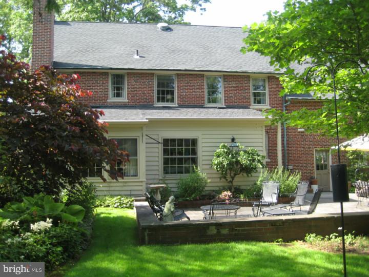 110 Glenwood Road Haddonfield, NJ 08033 - Photo 14 of 17 a front view of a house with garden