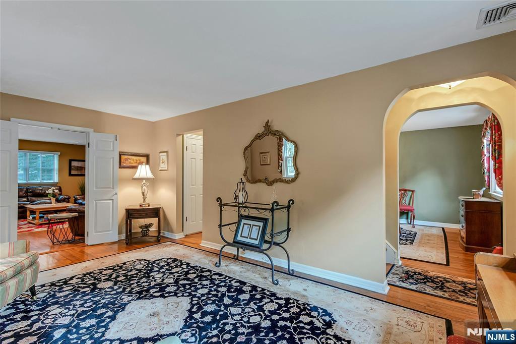 15 Colonial Road Tenafly, NJ 07670 - Photo 13 of 40
