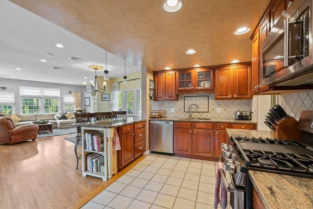 229 Beaver Dam Road Scituate, MA 02066 - Photo 4 of 22