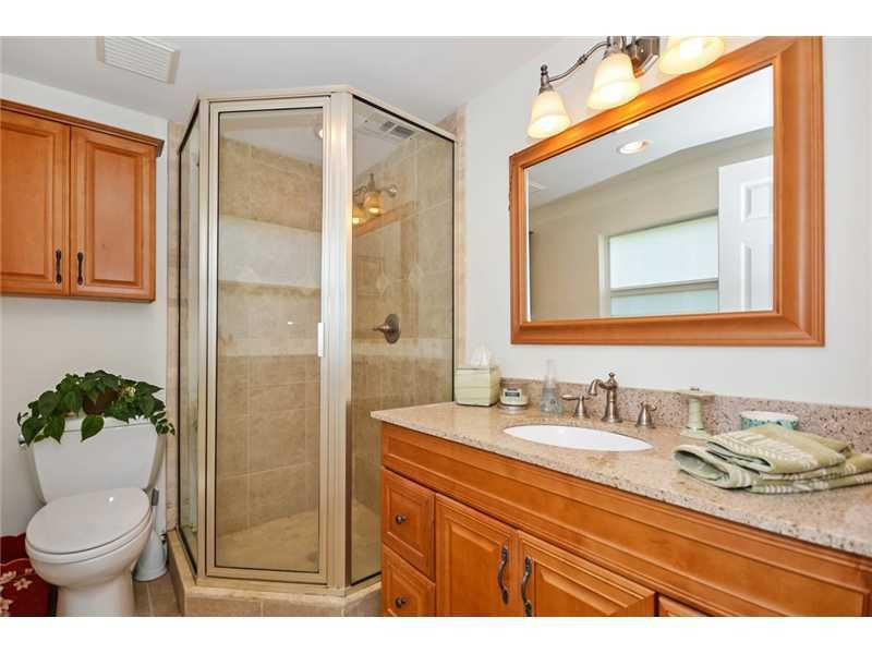445 Northeast 2nd Street Boca Raton, FL 33432 - Photo 6 of 20 Bathroom.