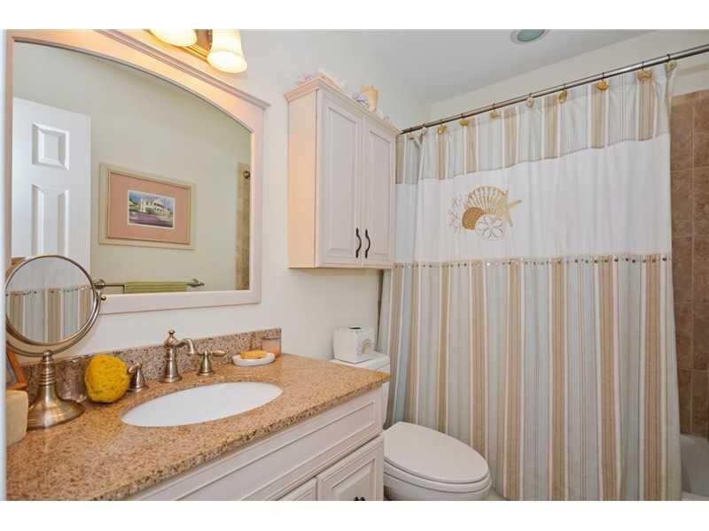 445 Northeast 2nd Street Boca Raton, FL 33432 - Photo 7 of 20 Bathroom.