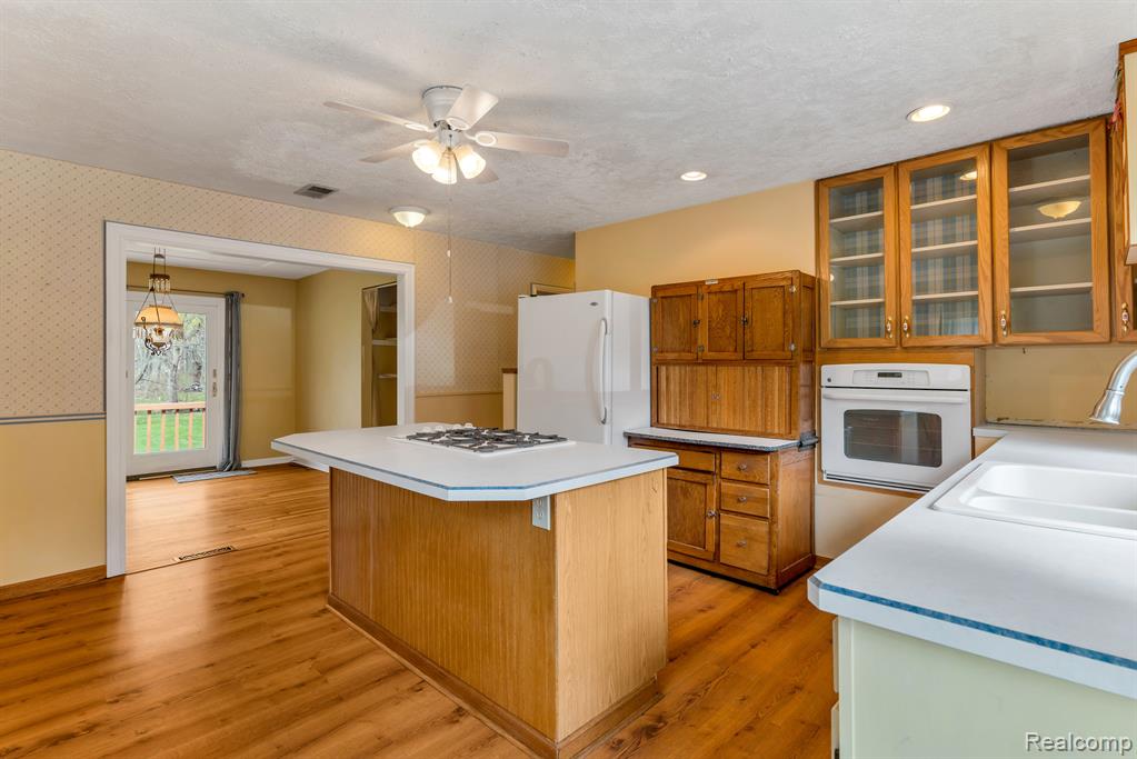 9540 Cherrywood Road Clarkston, MI 48348 - Photo 8 of 46
