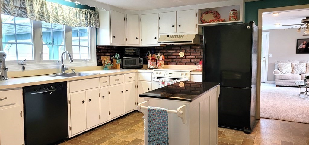 374 Patriots Road Templeton, MA 01468 - Photo 5 of 25