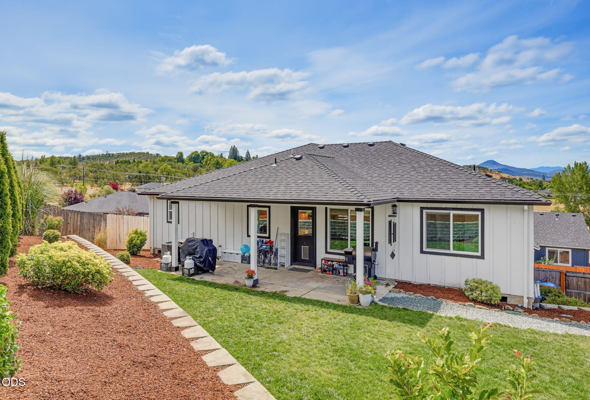 1031 Ruby Meadows Drive Eagle Point, OR 97524 - Photo 34 of 44
