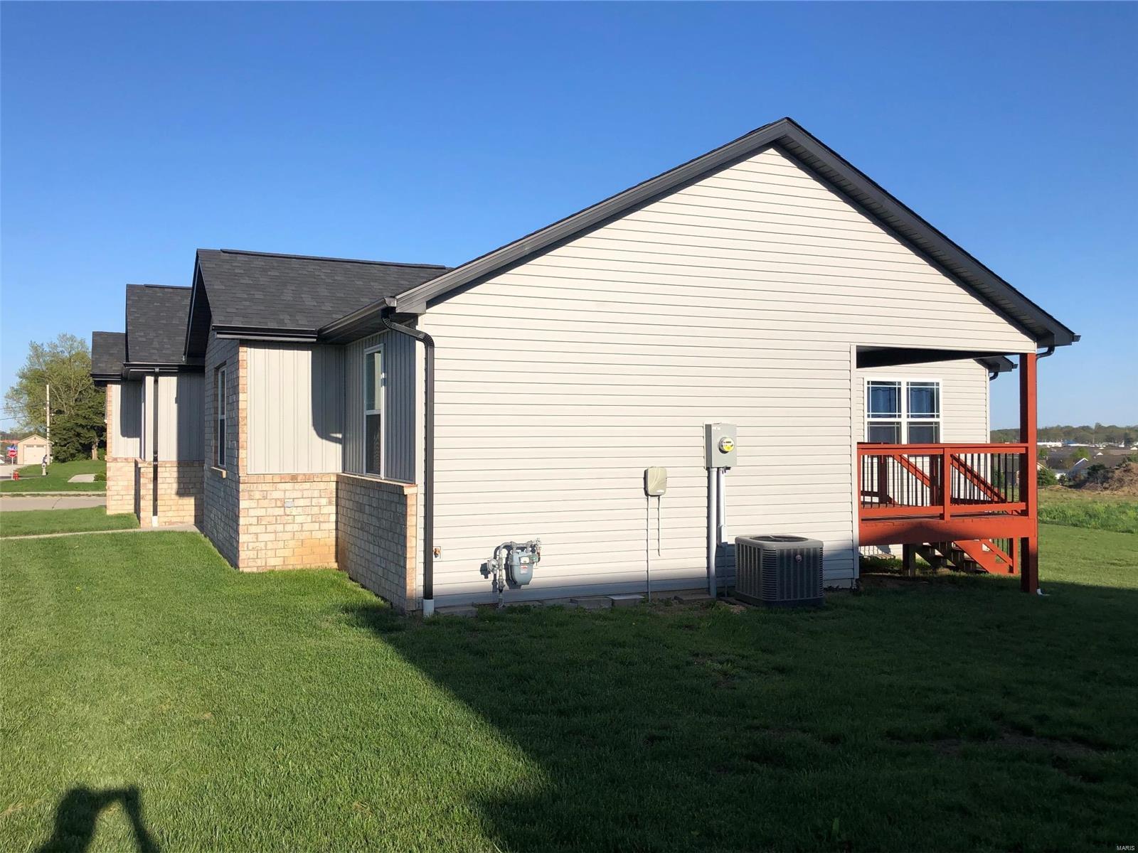 210 Carter Ridge Drive Highland, IL 62249 - Photo 2 of 16