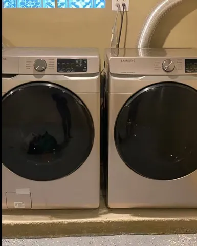 a close up view of washer and dryer