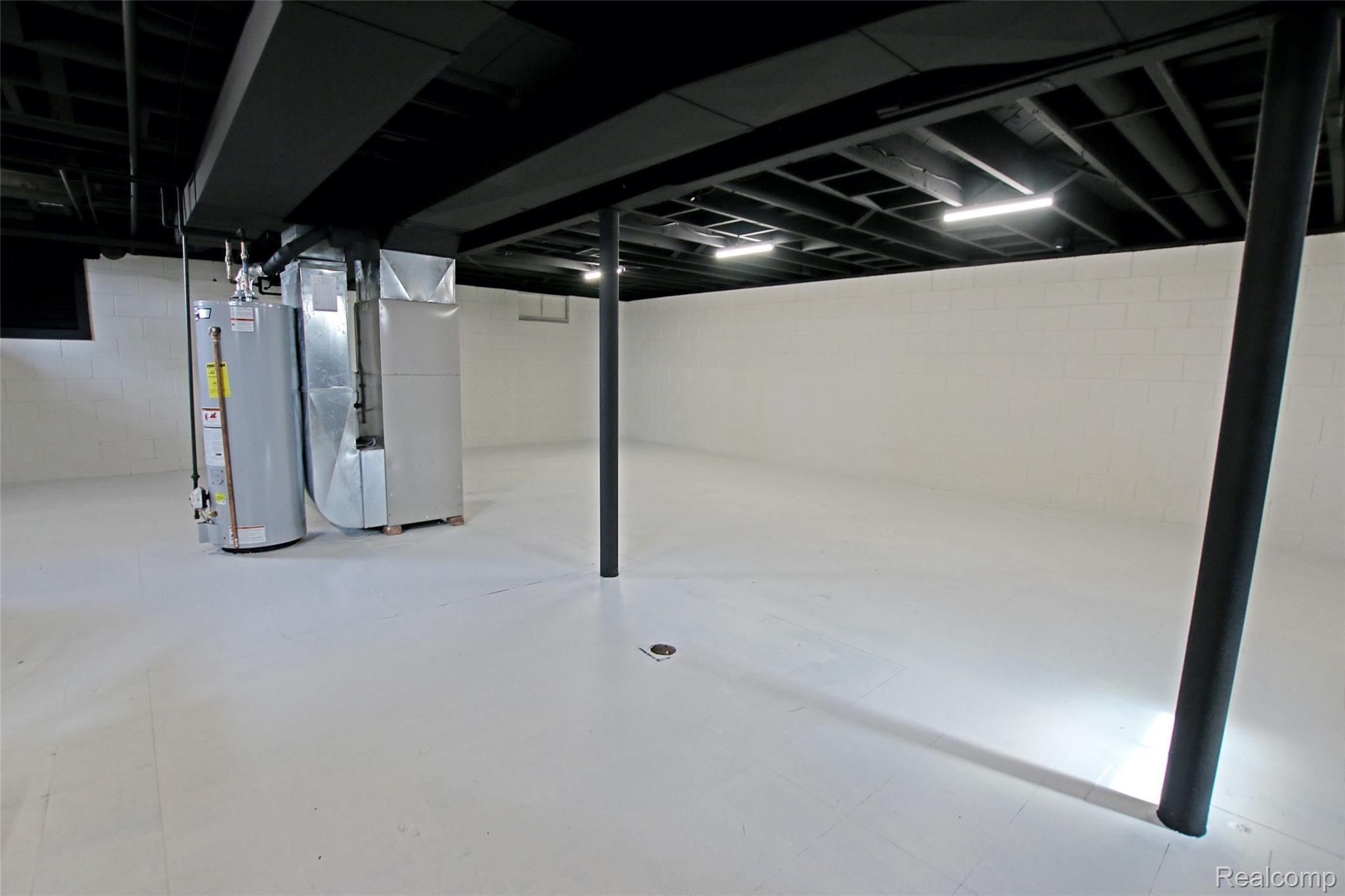 11348 Fenton Road Fenton, MI 48430 - Photo 33 of 47 33) Basement.jpg