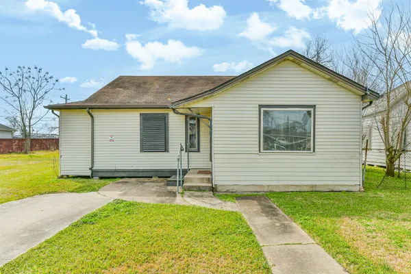 $1,595 | 711 8th Avenue North, Texas City, TX 77590