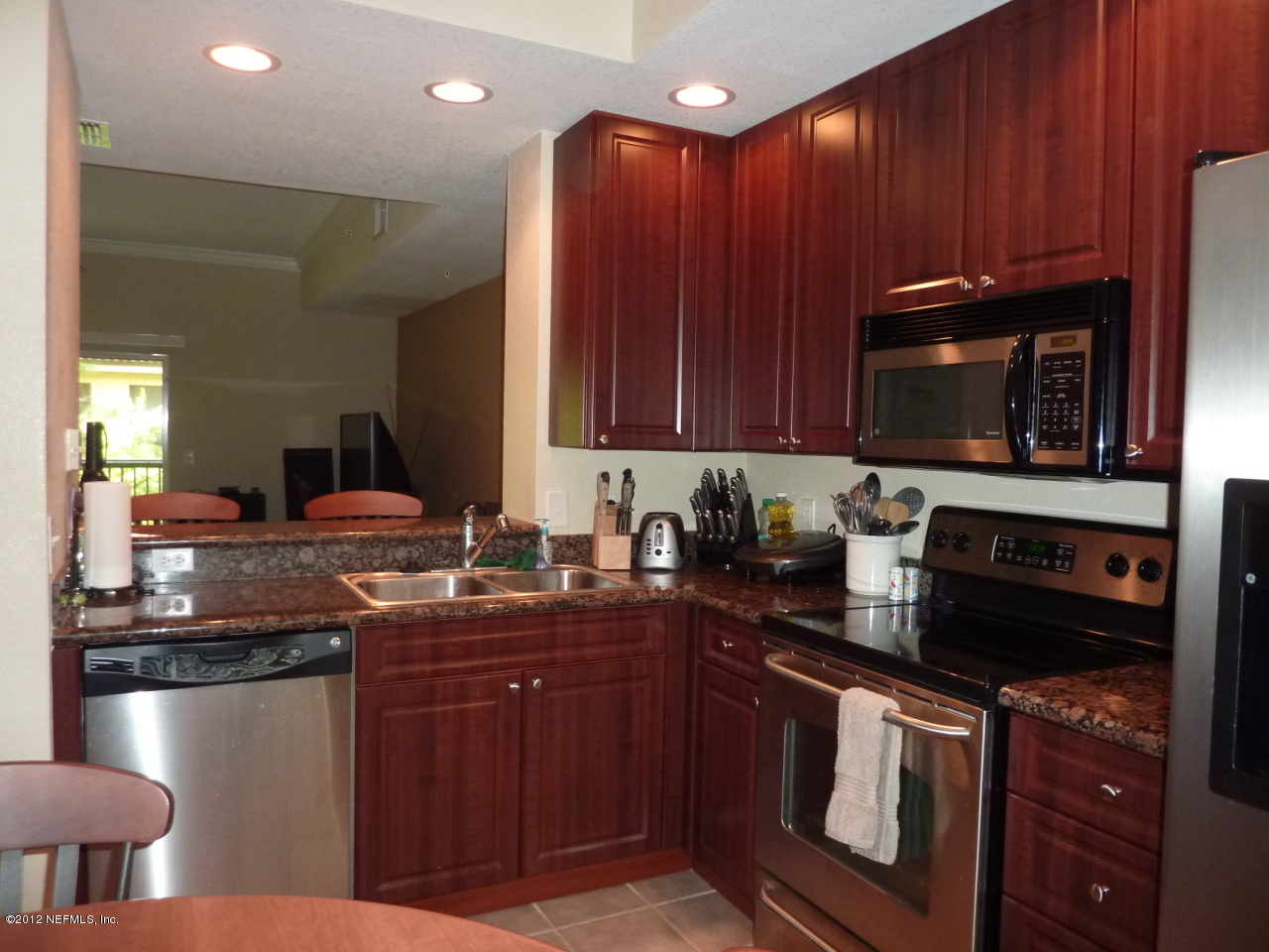 9745 Touchton Road, Unit 323 Jacksonville, FL 32246 - Photo 5 of 18 KITCHEN