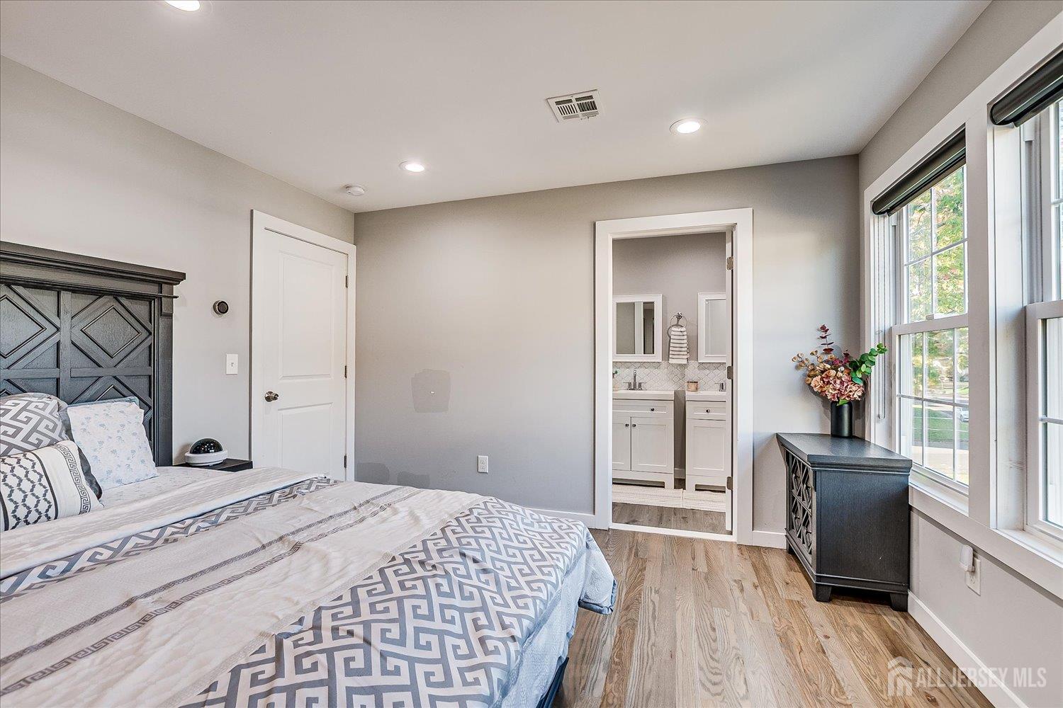 191 Hoover Avenue Edison, NJ 08837 - Photo 21 of 40 a bedroom with a bed and a potted plant