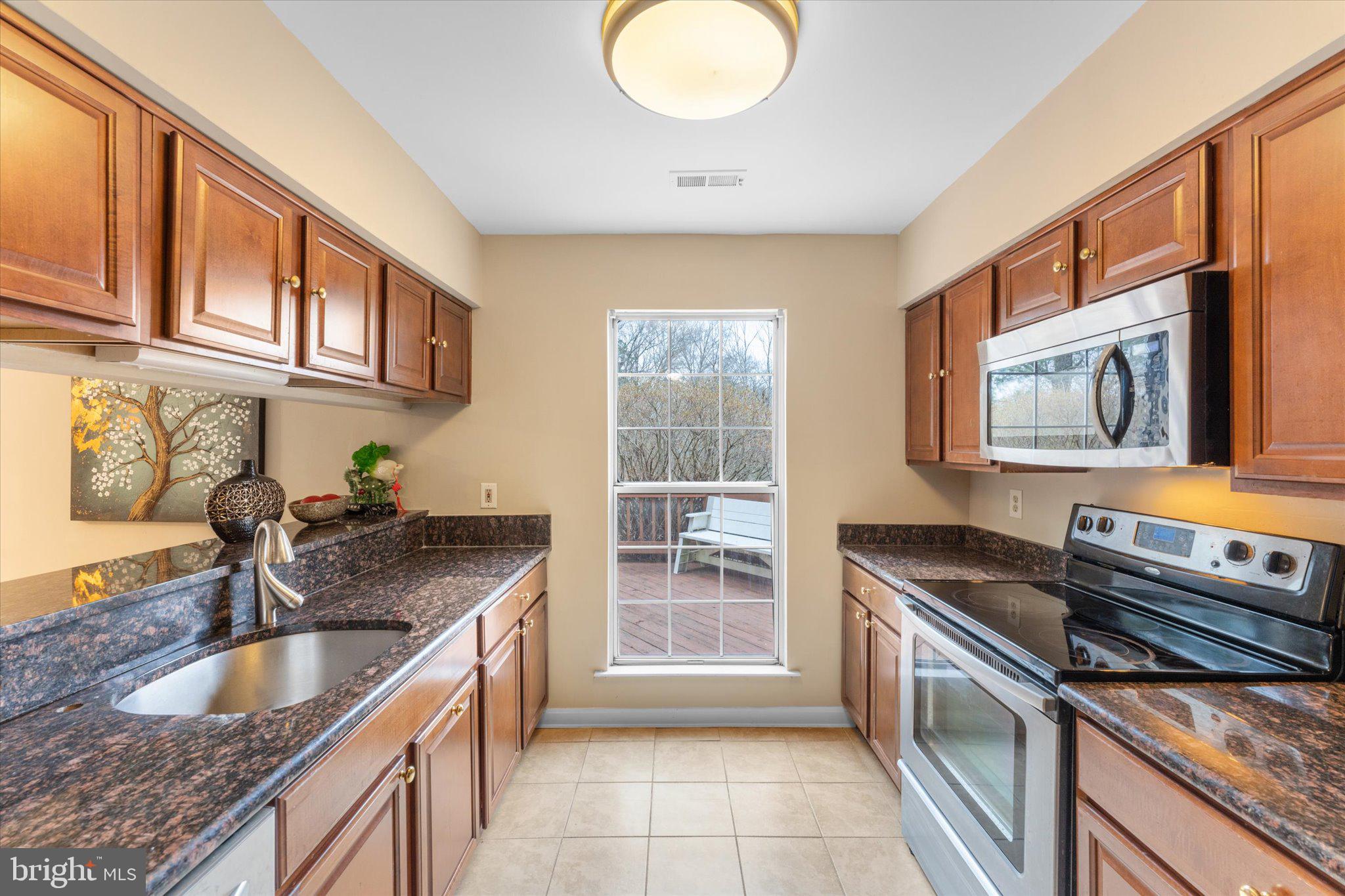 10140 Forest Hill Circle Manassas, VA 20110 - Photo 9 of 42 a kitchen that has a sink and a stove