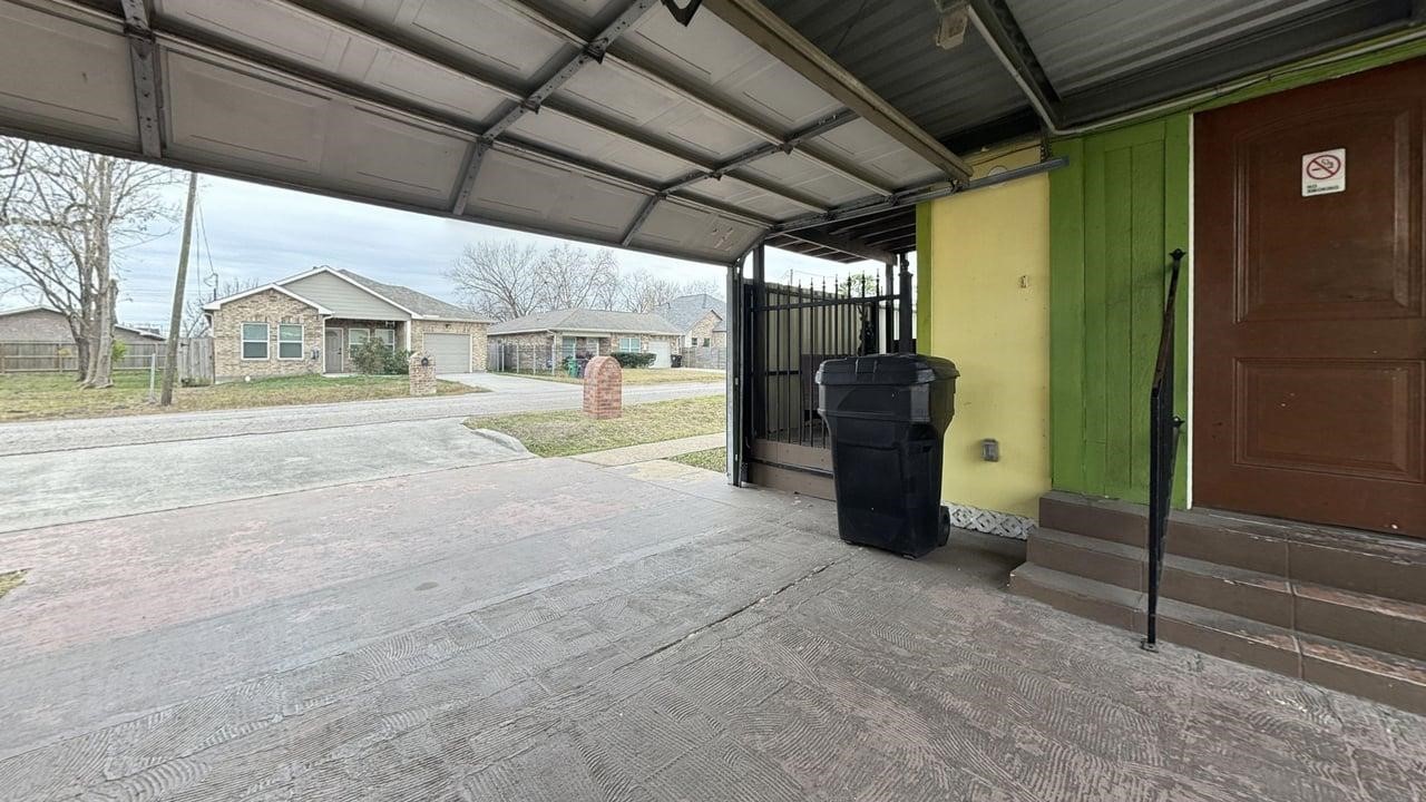 7975 Booker Street Houston, TX 77028 - Photo 2 of 36
