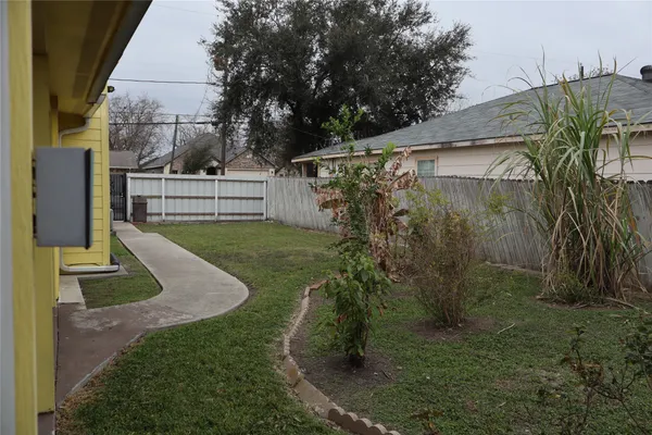 $8,000 | 7975 Booker Street, Houston, TX 77028