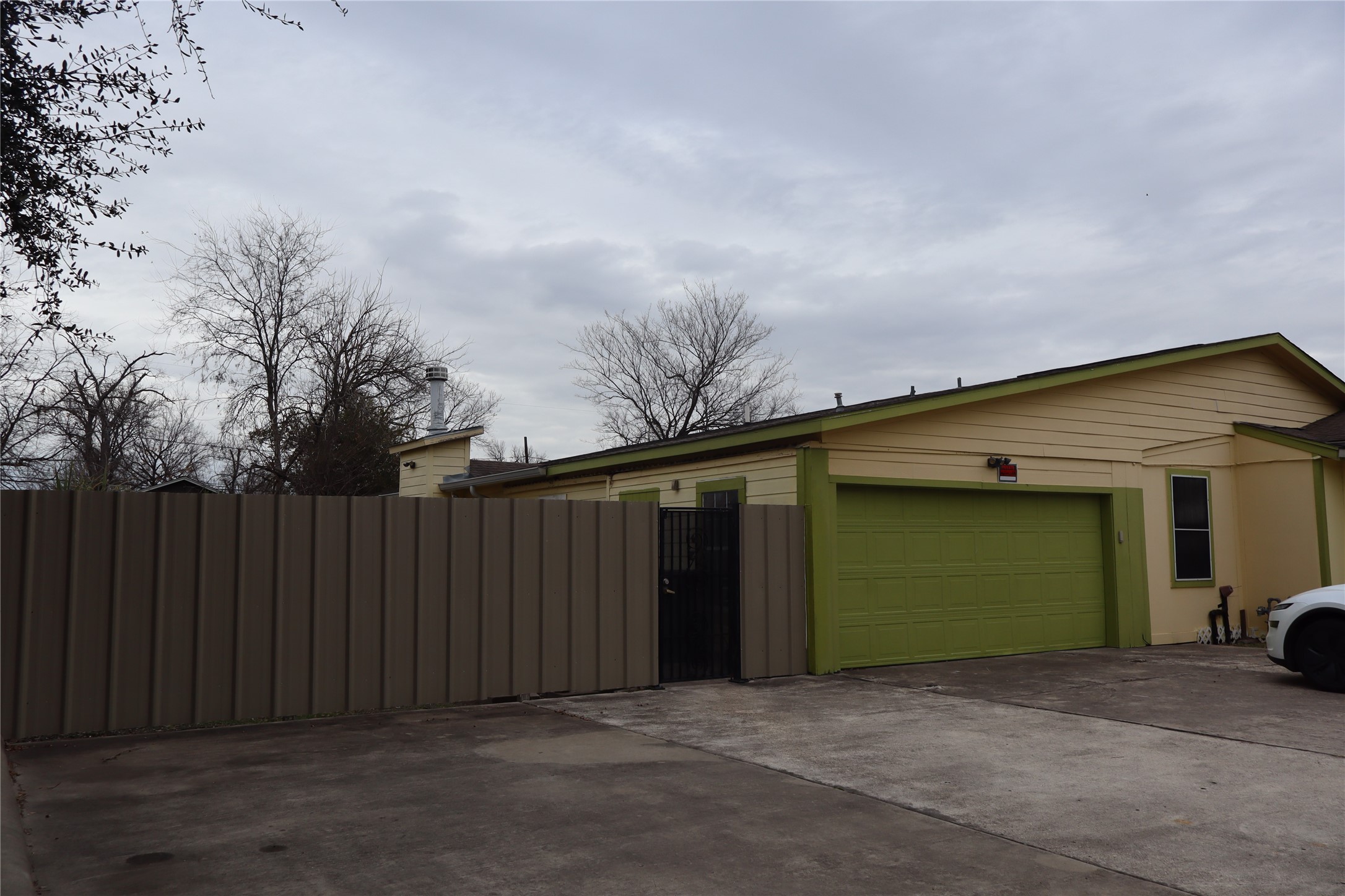 7975 Booker Street Houston, TX 77028 - Photo 34 of 36 a front view of a house