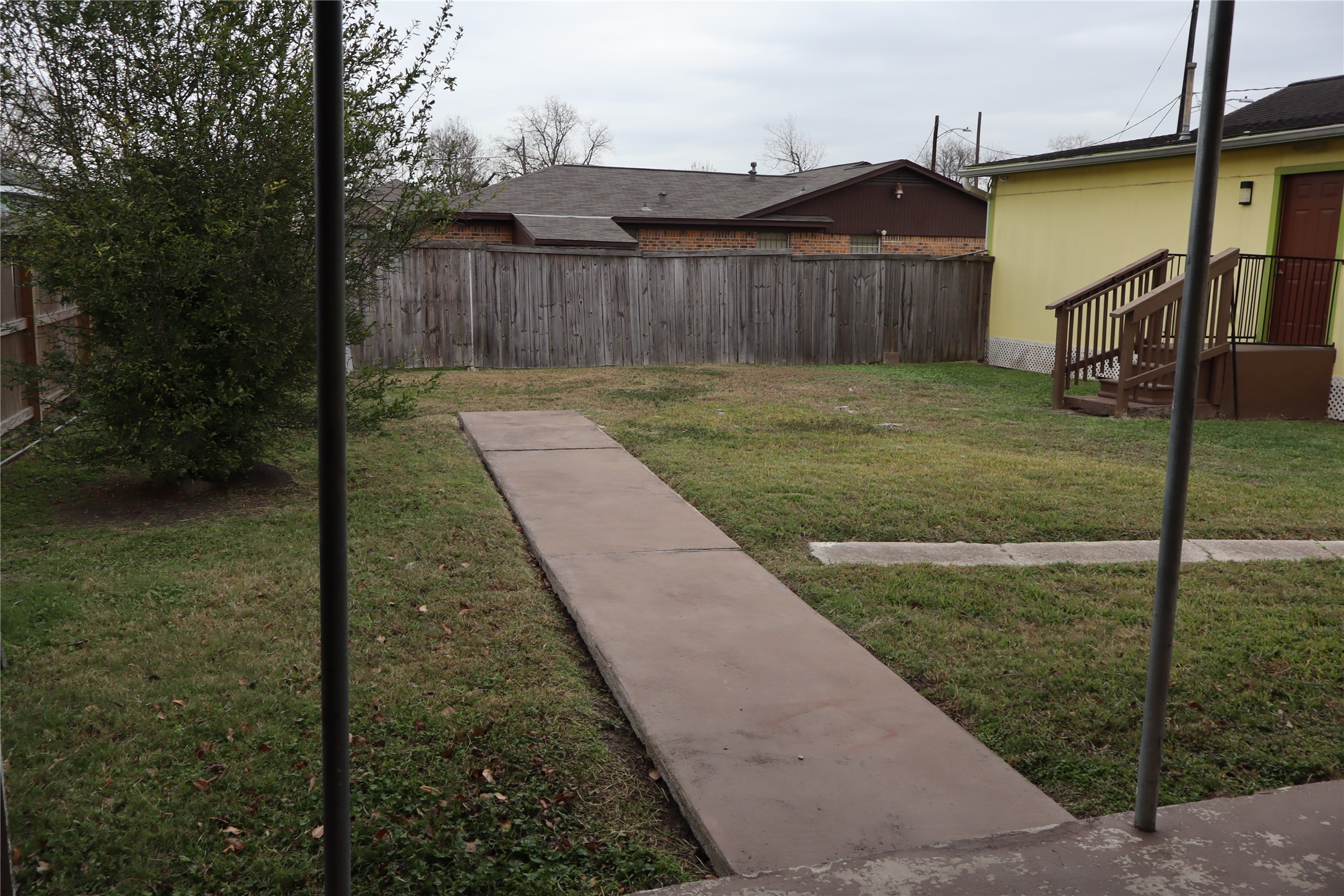7975 Booker Street Houston, TX 77028 - Photo 36 of 36 a view of a backyard