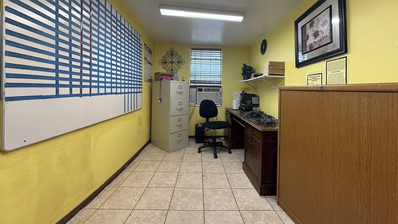 7975 Booker Street Houston, TX 77028 - Photo 4 of 36 a room with musical instruments