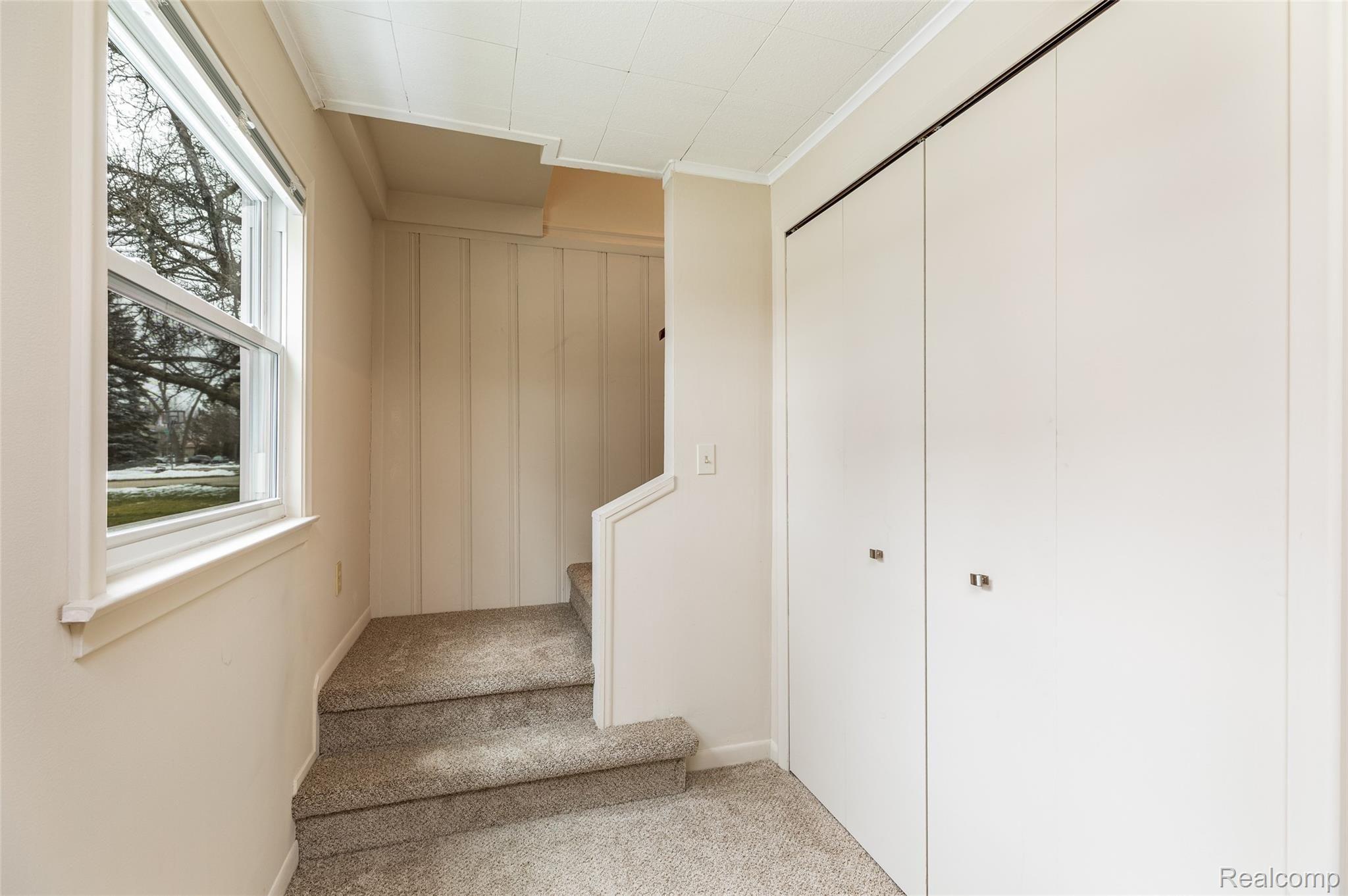 3613 Cone Avenue Rochester, MI 48309 - Photo 18 of 26 21.Stairway