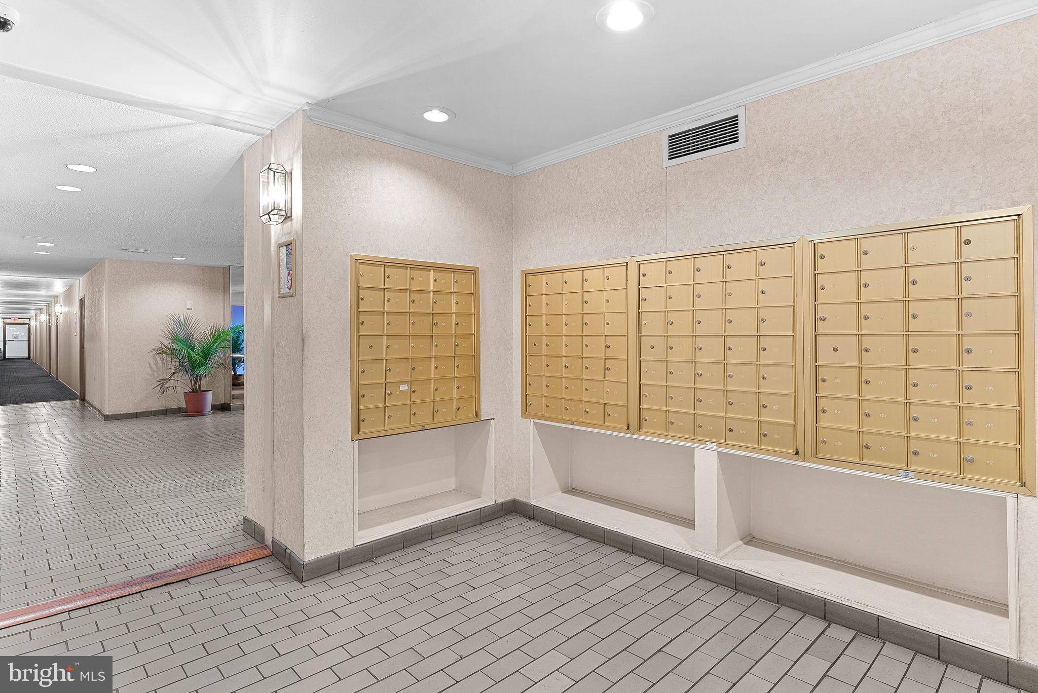 5340 Holmes Run Parkway, Unit 400 Alexandria, VA 22304 - Photo 34 of 40 a view of an empty room and window