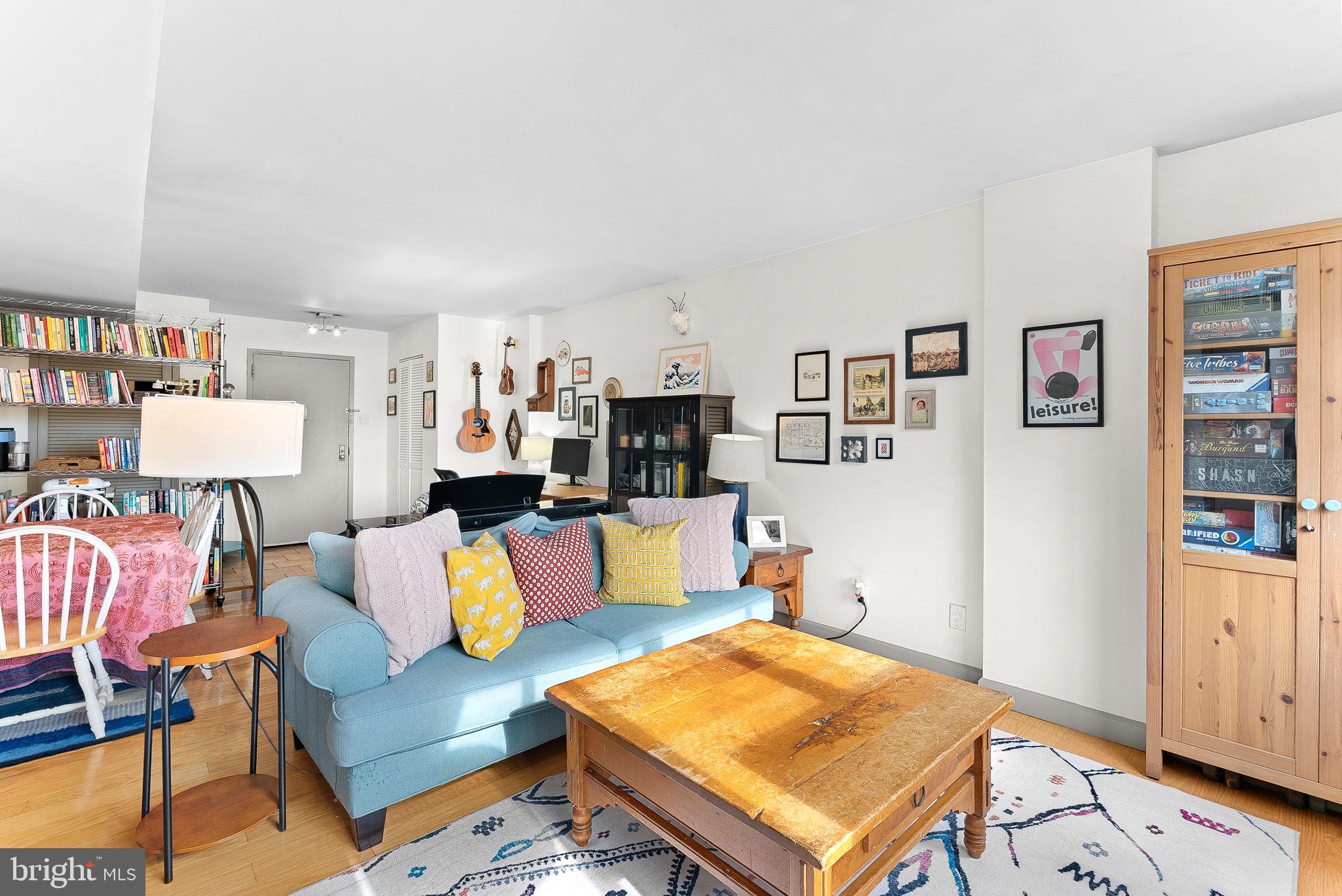 5340 Holmes Run Parkway, Unit 400 Alexandria, VA 22304 - Photo 7 of 40 a living room with furniture and a book shelf