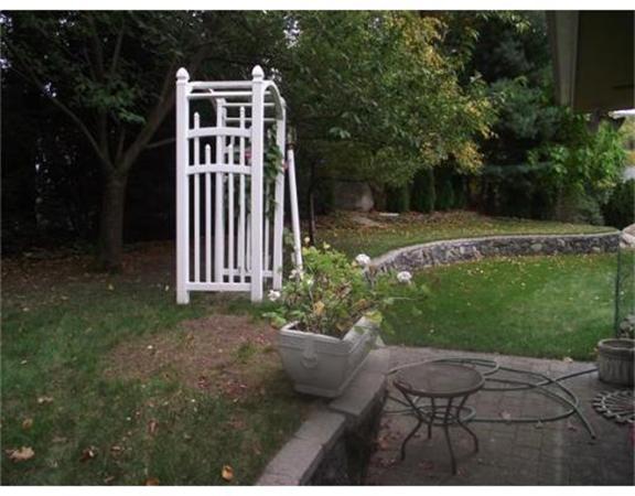 22 Ravenwood Road Peabody, MA 01960 - Photo 15 of 18 Gallery Image 15