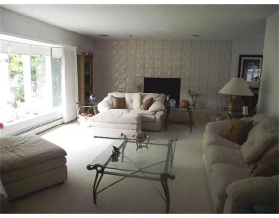 22 Ravenwood Road Peabody, MA 01960 - Photo 2 of 18 Gallery Image 2