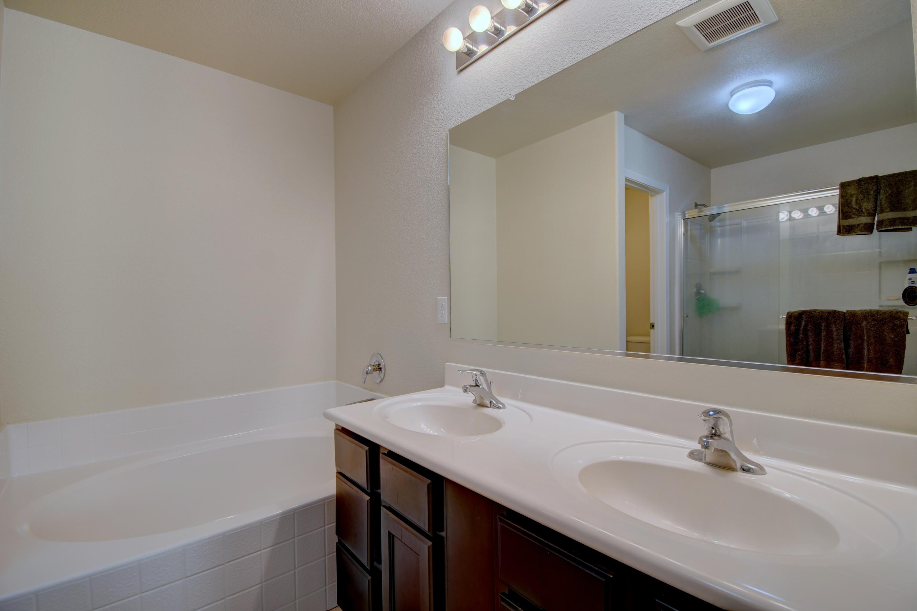 11828 Cicada Road Southeast Albuquerque, NM 87123 - Photo 9 of 24 Gallery Image 9