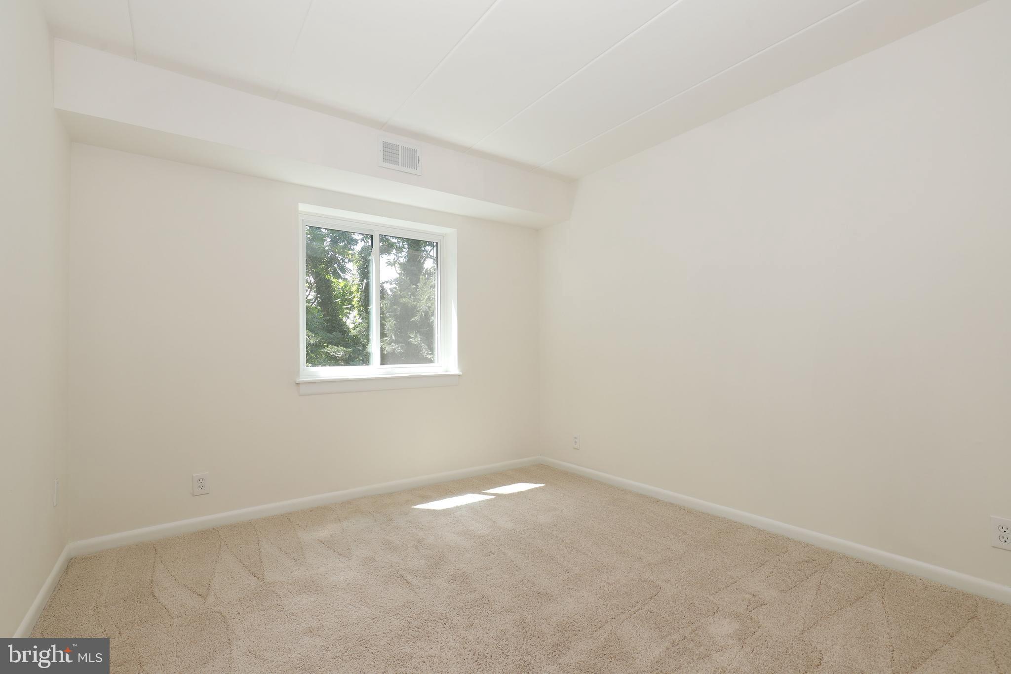 6250 Edsall Road, Unit 203 Alexandria, VA 22312 - Photo 19 of 31 an empty room with a window