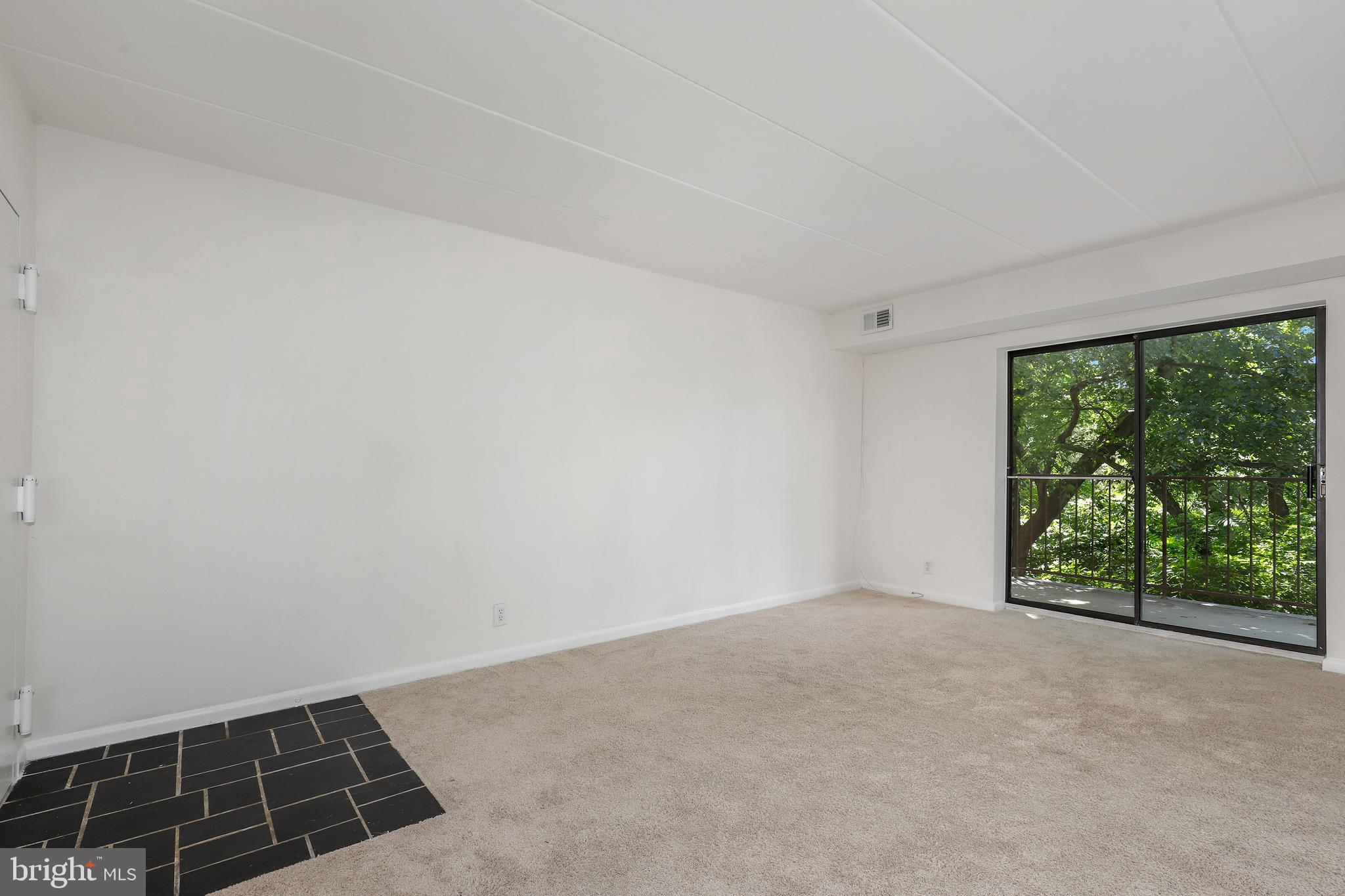 6250 Edsall Road, Unit 203 Alexandria, VA 22312 - Photo 8 of 31 a view of an empty room and window