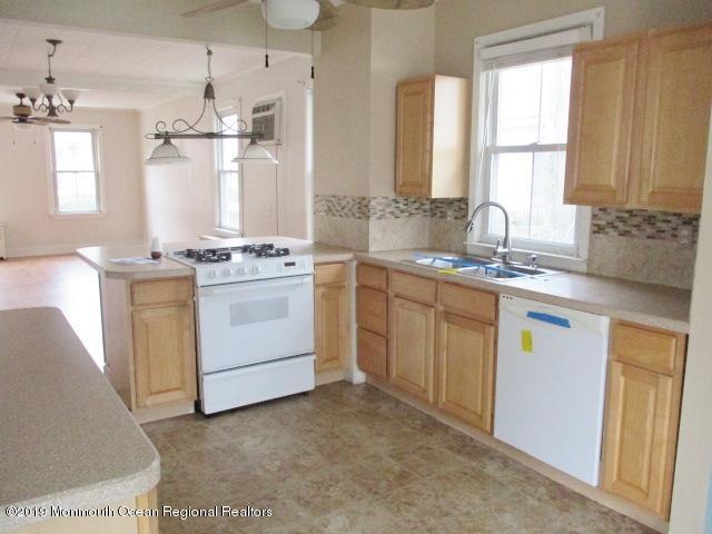 3 Walnut Terrace Keyport, NJ 07735 - Photo 12 of 17 352-820018_-_Kitchen