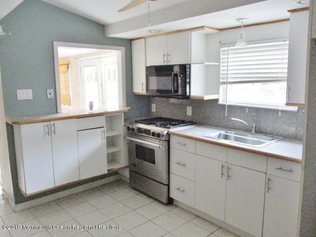 3 Walnut Terrace Keyport, NJ 07735 - Photo 8 of 17 352-820018_-_Cottage_Kitchen_-_different