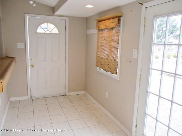 3 Walnut Terrace Keyport, NJ 07735 - Photo 10 of 17 352-820018_-_Entrance_Foyer_to_Cottage