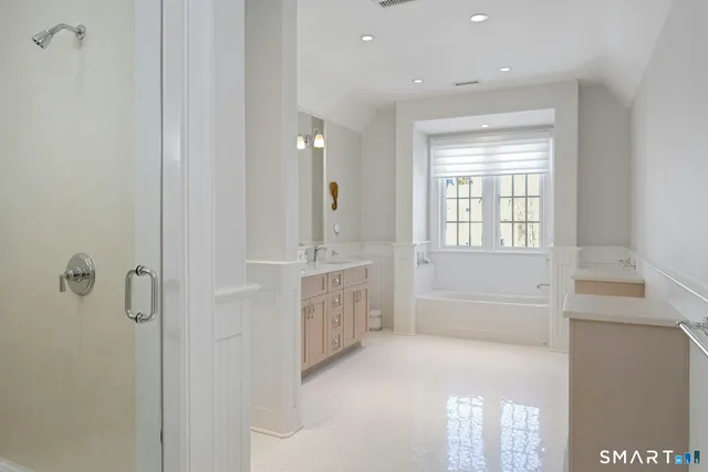 $3,075,000 | 2 Settlers Trail, Unit 2, Darien, CT 06820