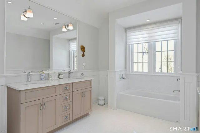 $3,075,000 | 2 Settlers Trail, Unit 2, Darien, CT 06820