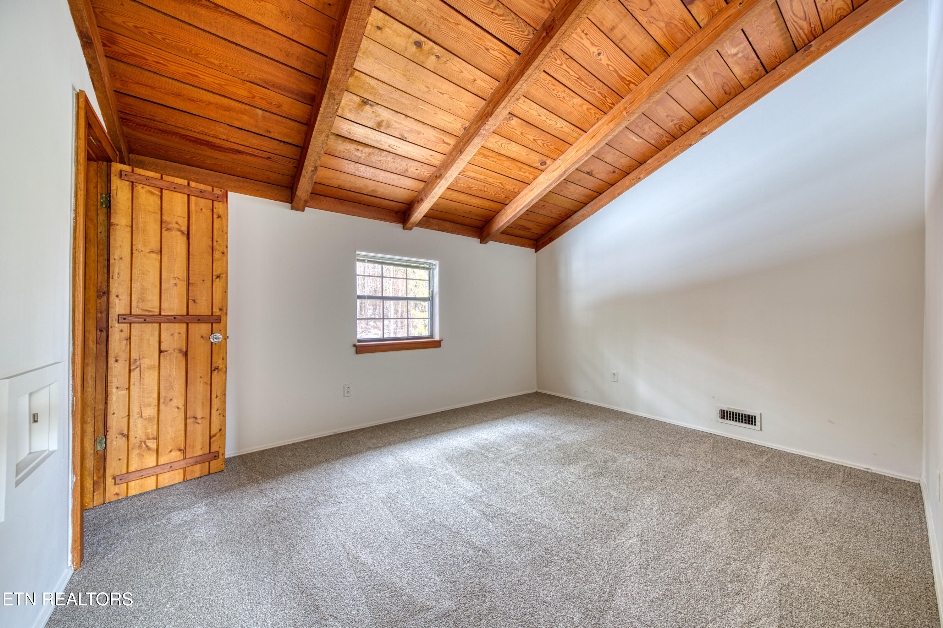 686 Thomas Road Sevierville, TN 37876 - Photo 38 of 43 Upstairs Room 1