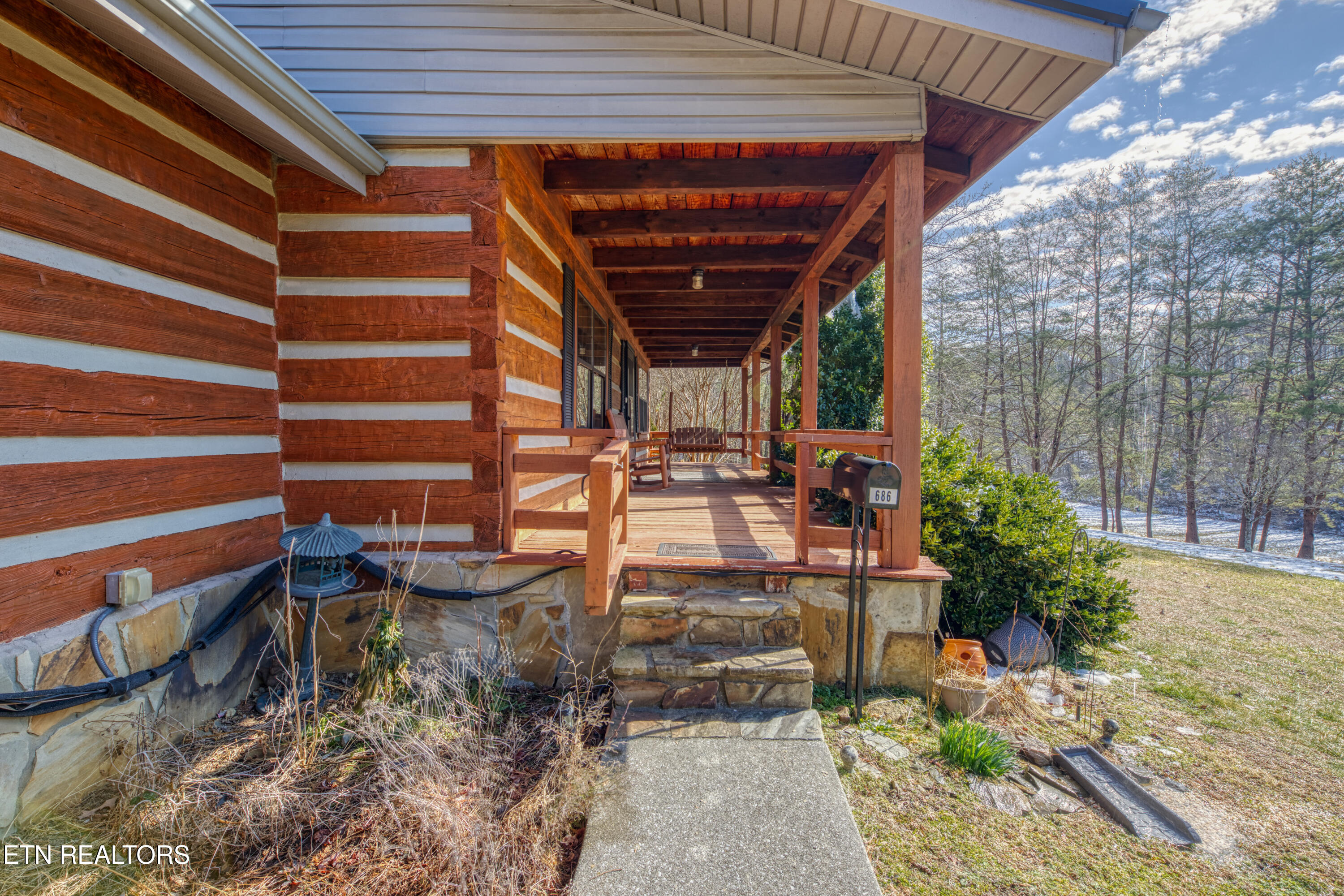 686 Thomas Road Sevierville, TN 37876 - Photo 5 of 43 Front Porch