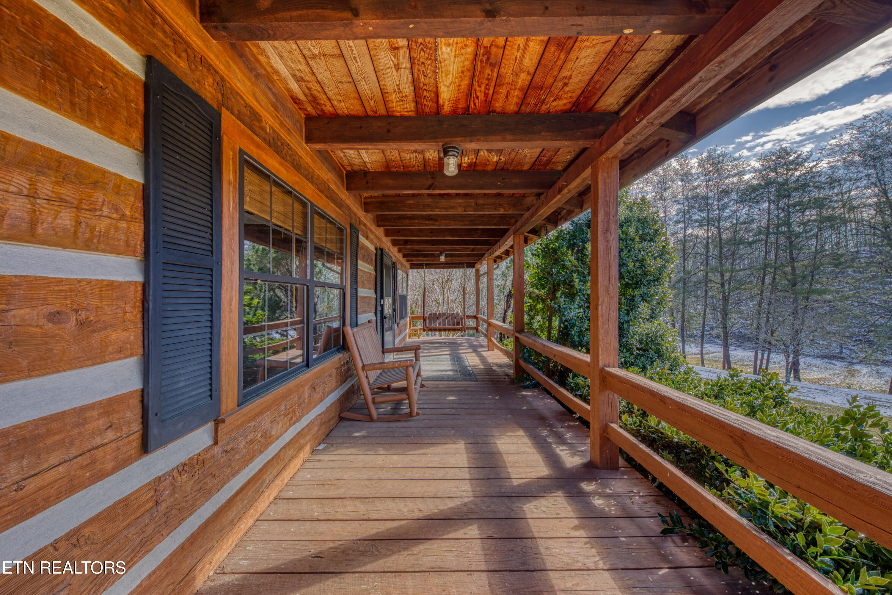 686 Thomas Road Sevierville, TN 37876 - Photo 6 of 43 Front Porch