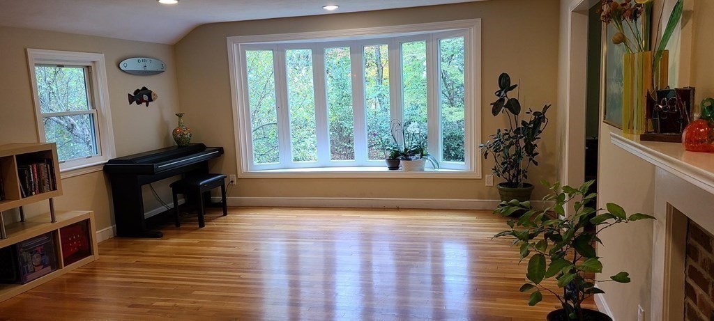 39 Wayland Hills Road Wayland, MA 01778 - Photo 4 of 18 Gallery Image 4