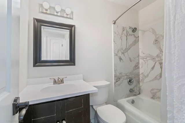 $249,900 | 925 Spring Hill Drive, Unit 101, Northbrook, IL 60062