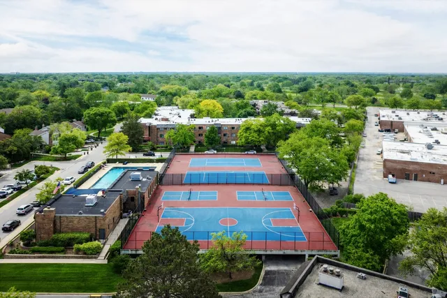 $249,900 | 925 Spring Hill Drive, Unit 101, Northbrook, IL 60062