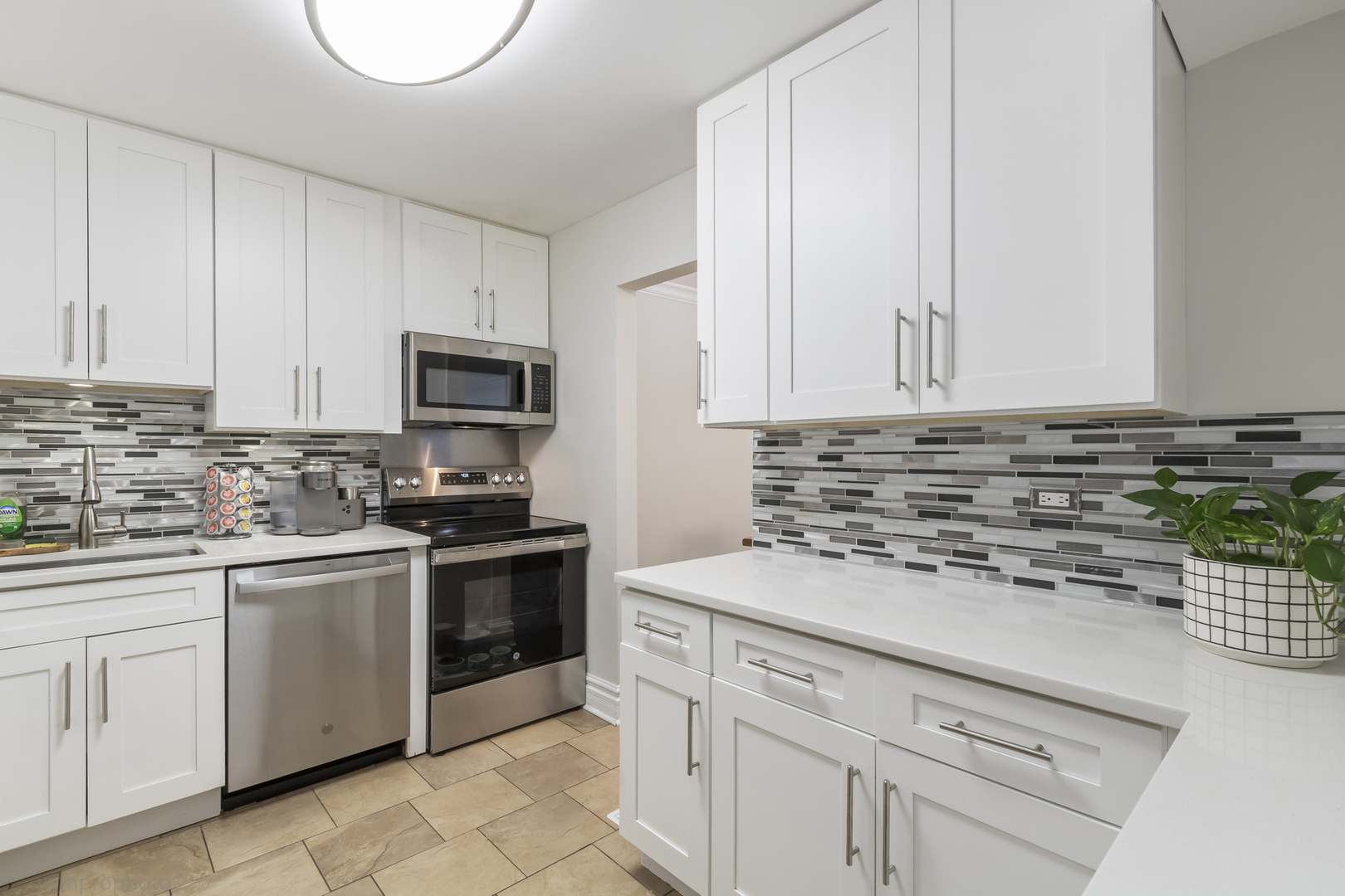 925 Spring Hill Drive, Unit 101 Northbrook, IL 60062 - Photo 2 of 16