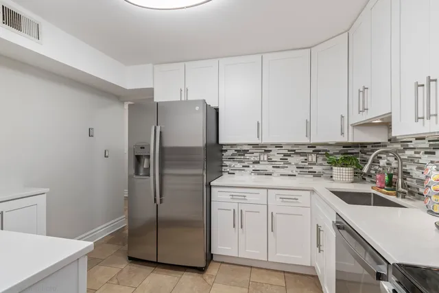 $249,900 | 925 Spring Hill Drive, Unit 101, Northbrook, IL 60062