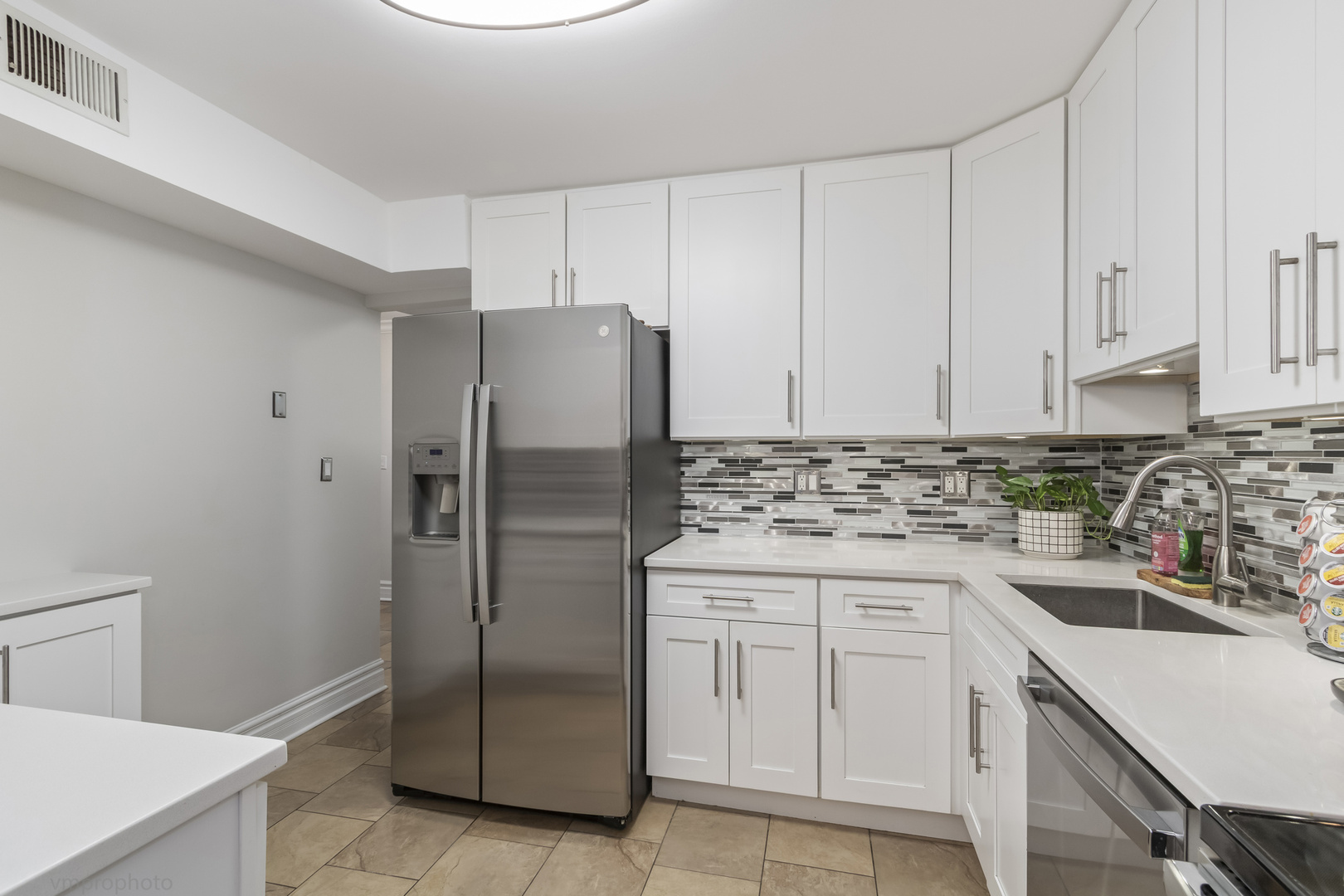 925 Spring Hill Drive, Unit 101 Northbrook, IL 60062 - Photo 3 of 16