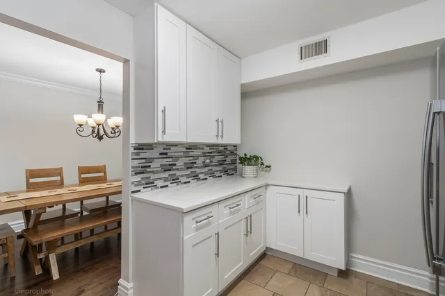 $249,900 | 925 Spring Hill Drive, Unit 101, Northbrook, IL 60062