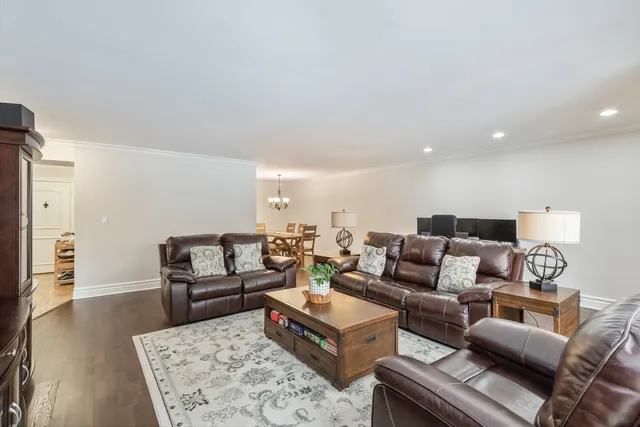 $249,900 | 925 Spring Hill Drive, Unit 101, Northbrook, IL 60062