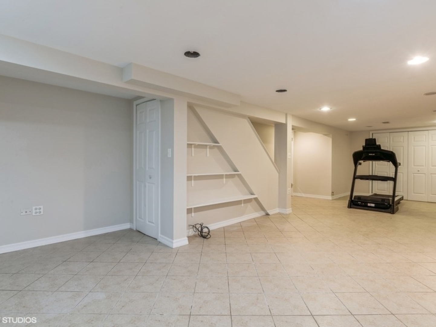2220 Walnut Street Park Ridge, IL 60068 - Photo 17 of 25 a view of an empty room
