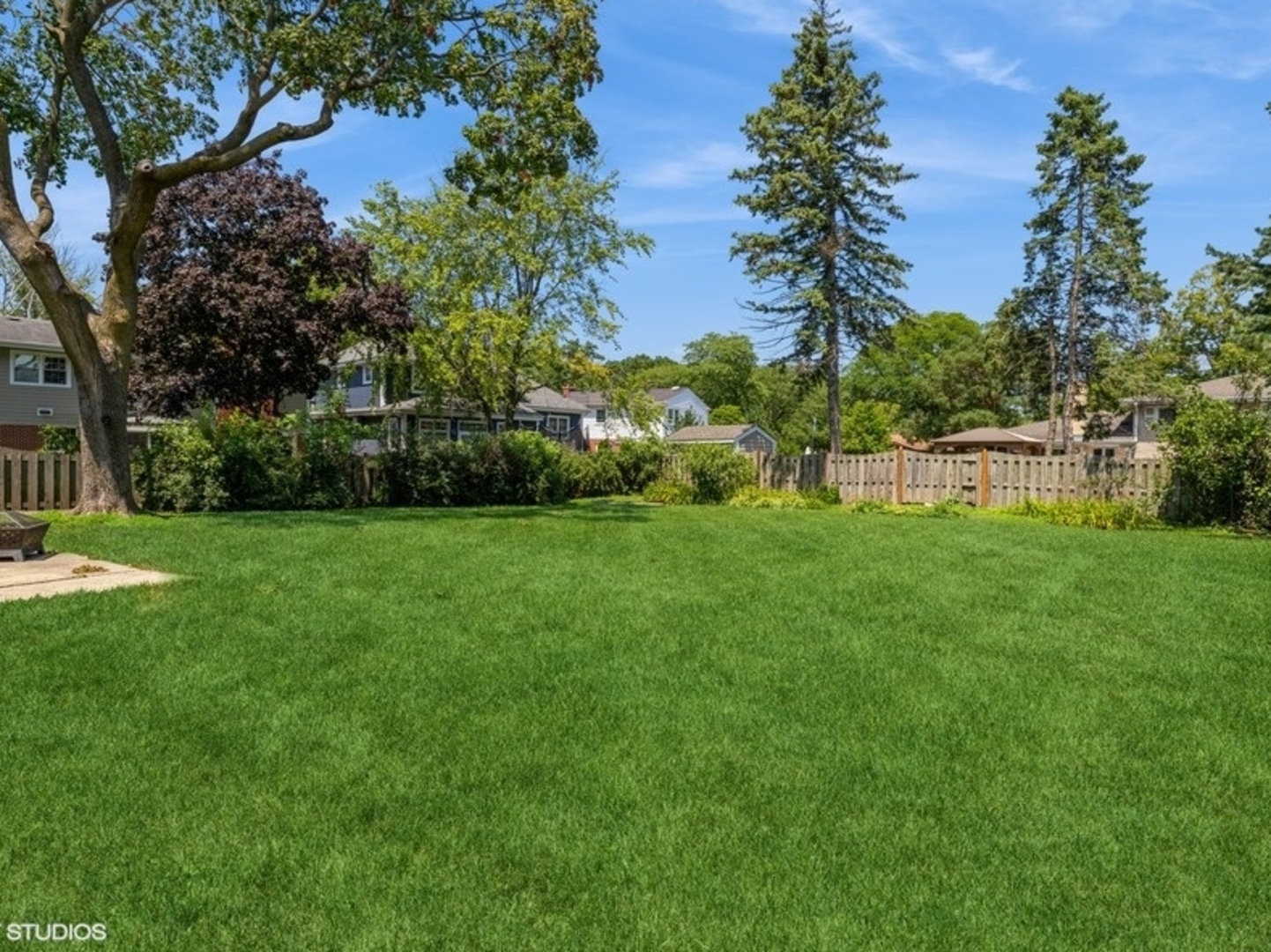 2220 Walnut Street Park Ridge, IL 60068 - Photo 2 of 25 a view of a garden with a tree