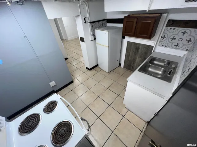 $950 | 416 West Main Street, Unit A, Peoria, IL 61606