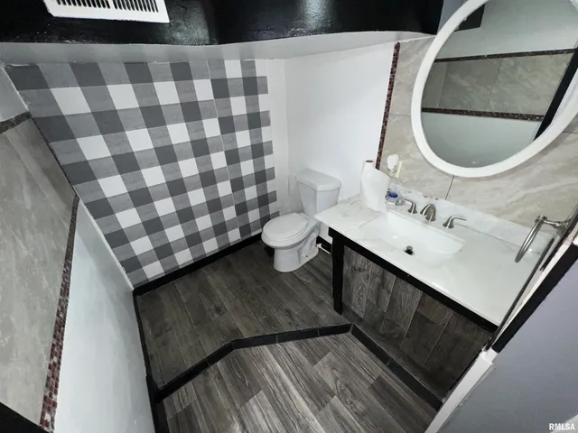 $950 | 416 West Main Street, Unit A, Peoria, IL 61606