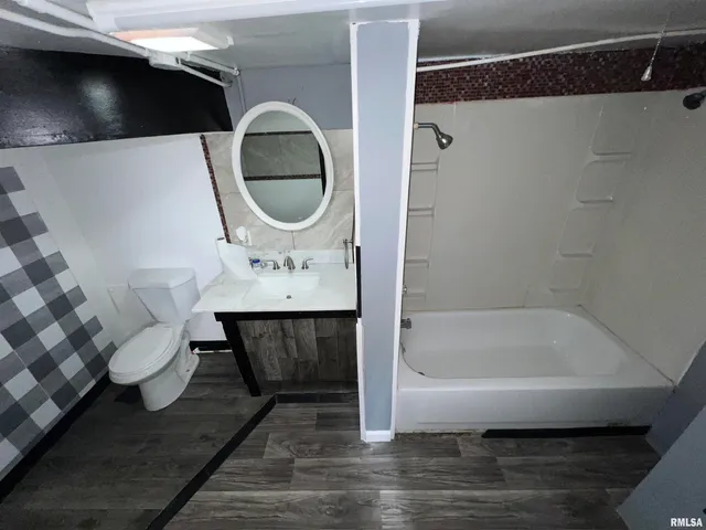 $950 | 416 West Main Street, Unit A, Peoria, IL 61606