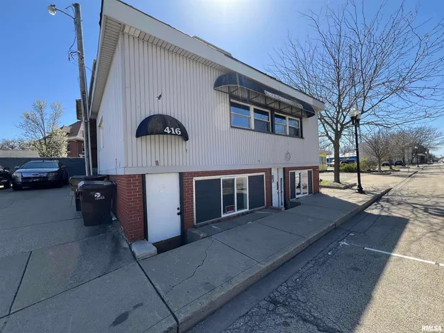 $950 | 416 West Main Street, Unit A, Peoria, IL 61606